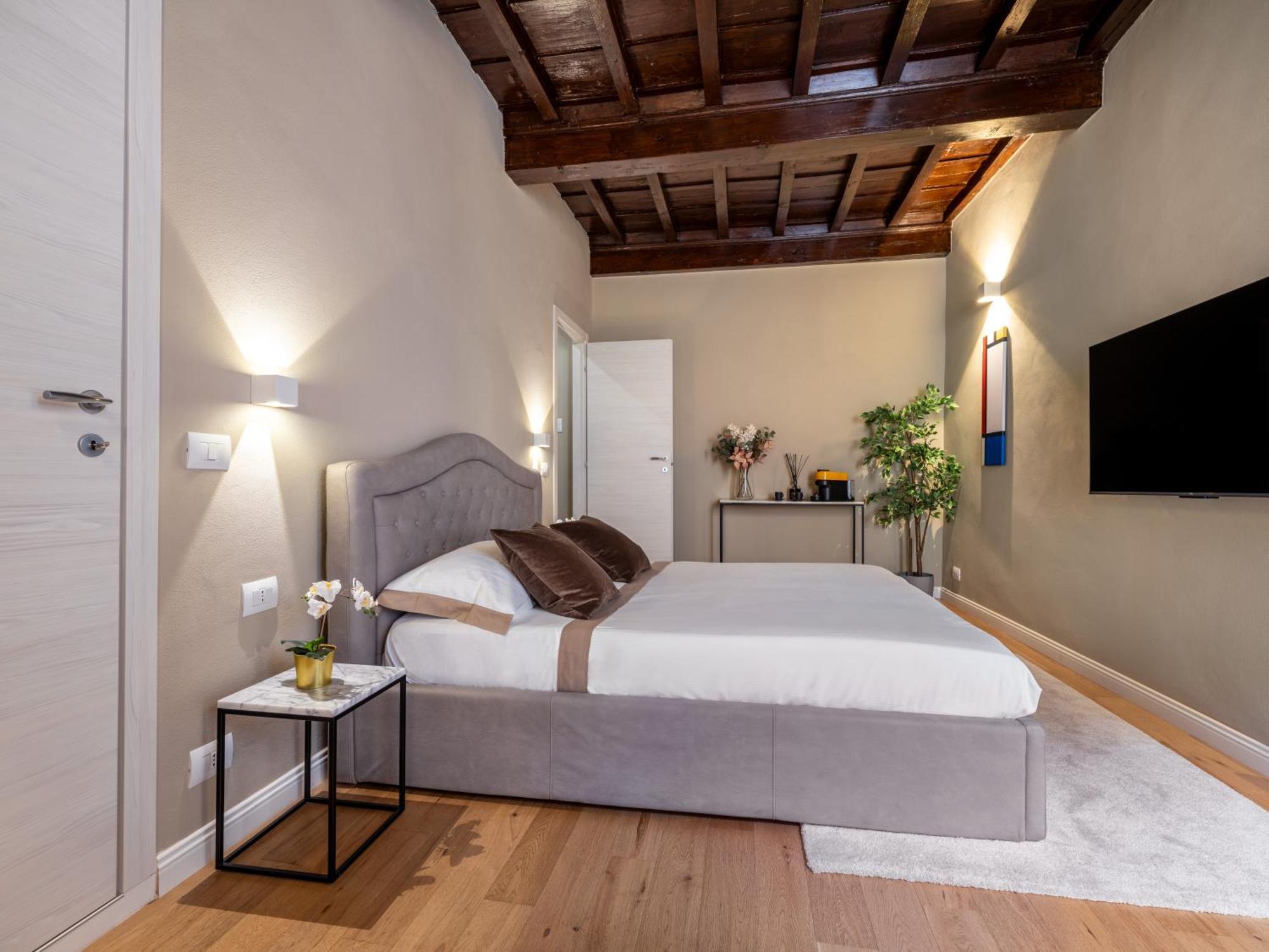 Santa Croce Luxury Suite - Dolcevita Holiday Florence Exterior photo